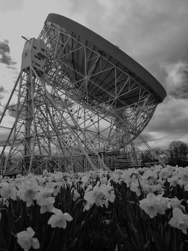 Lovell Telescope in black and white at Jodrell Bank, UNESCO World Heritage Site and venue for Mott MacDonald’s Digital Roads Symposium.